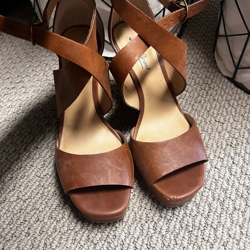 Lucky brand wedge